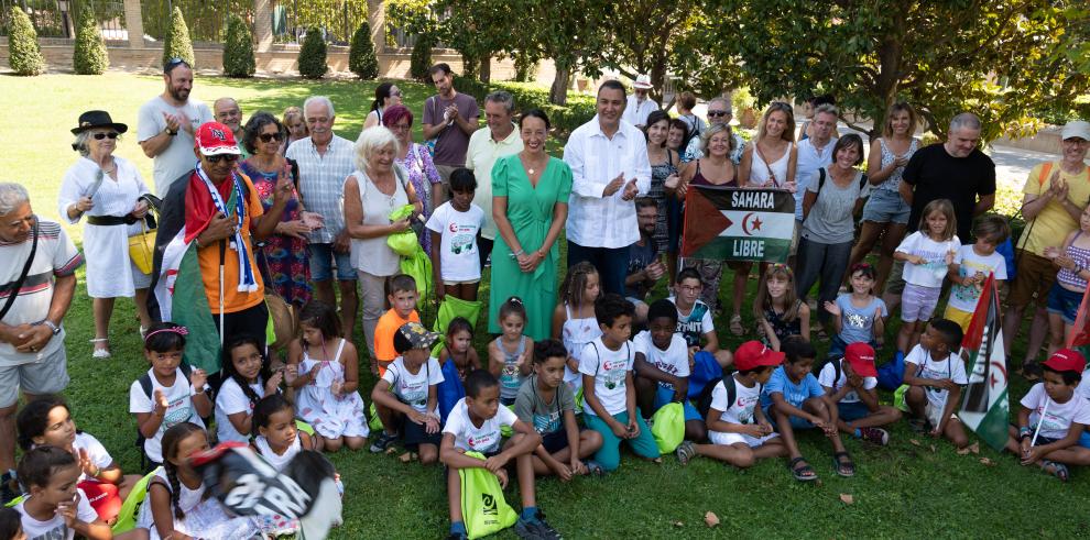 La consejera de Bienestar Social y Familia recibe a los niños saharauis