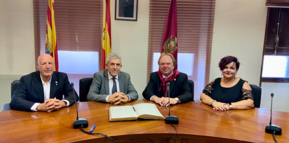 Ángel Samper, visita la Cooperativa Virgen de La Corona de Almudevar