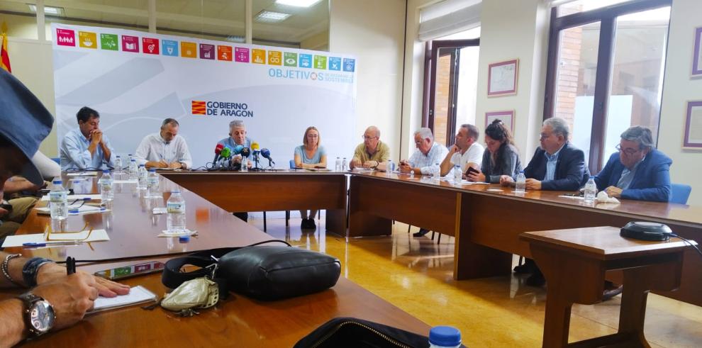 Mesa de la reunión en el Departamento de Agricultura, Ganadería y Alimentación