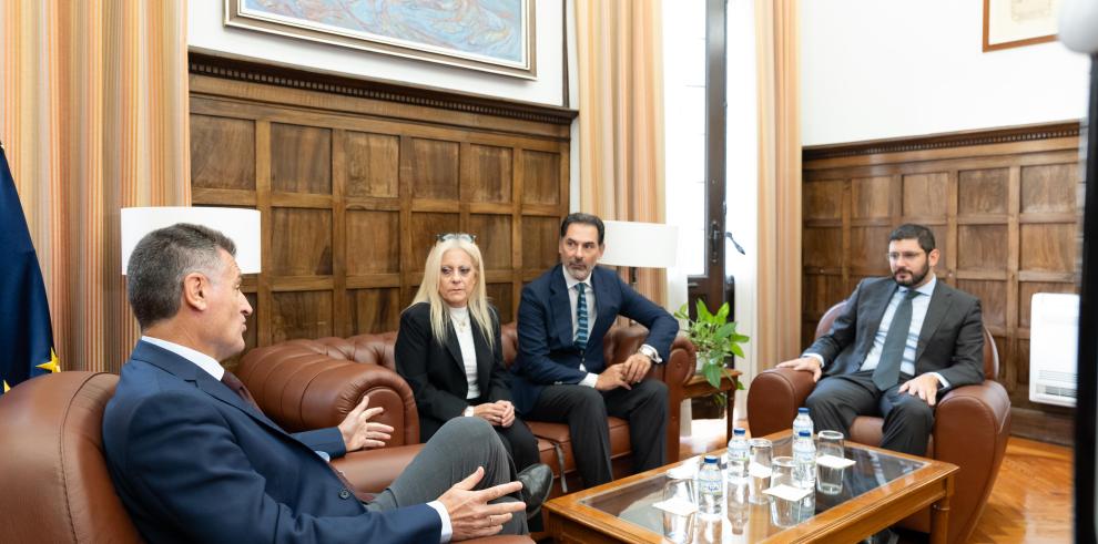 El vicepresidente primero del Gobierno de Aragón, Alejandro Nolasco; en el encuentro con el presidente del TSJA, Manuel Bellido; junto a la directora general de Justicia, Esmeralda Pastor; y el Jefe de Gabinete, José María Blanco