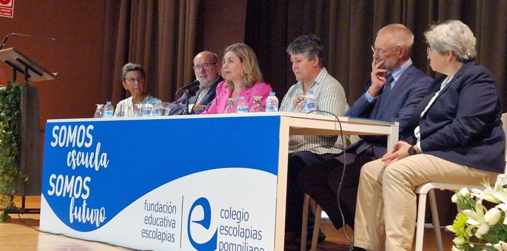 La consejera de Educación ha recordado sus momentos como alumna durante su discurso en el colegio Pompiliano.