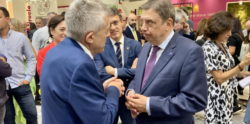 El Ministro Luis Planas con el Consejero de Agricultura de Aragón