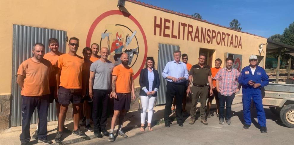 Blasco y Oliván, junto al equipo de la helitransportada.