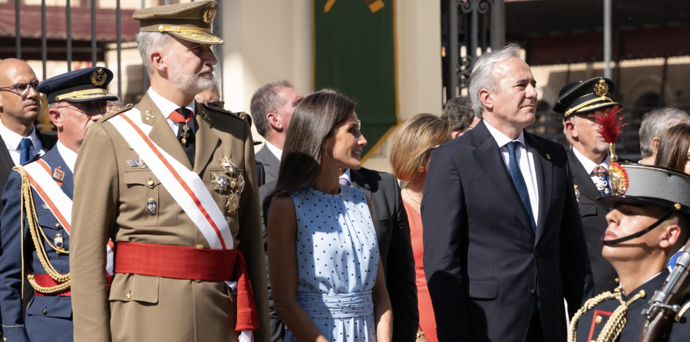 El presidente de Aragón, Jorge Azcón, asiste a la jura de bandera de la princesa Leonor.