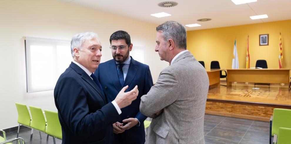 Octavio López, Alejandro Nolasco y Luis Bertol en el Ayuntamiento de Figueruelas.