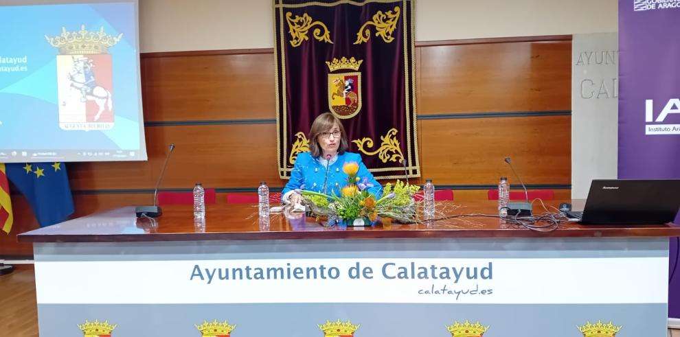 La directora del IAM, María Fe Antoñanzas, en la inauguración de la jornada en Calatayud.