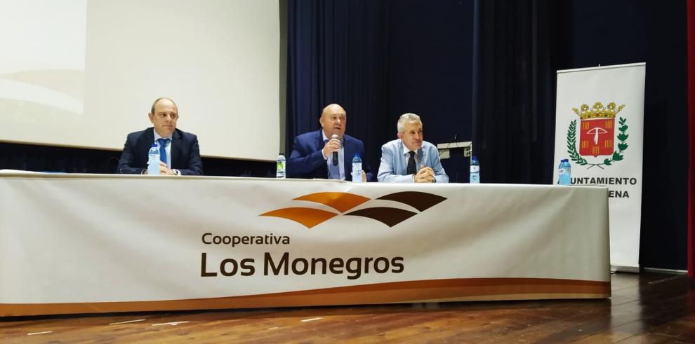 Clausura de la Asamblea General de la Cooperativa de MOnegros, Angel Samper y José Victor Nogues