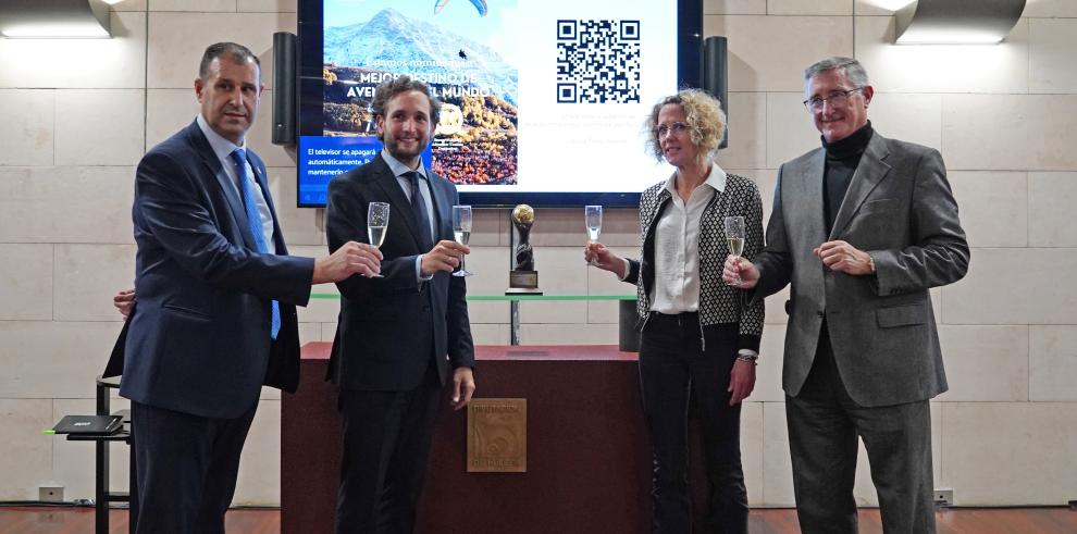 Blasco participó en un brindis por el turismo de aventura de la provincia oscense.