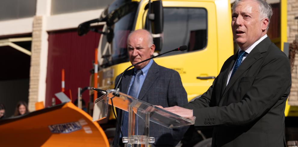 El consejero Octavio López y el director general de Carreteras, Miguel Ángel Arminio, en la presentación del Plan de Vialidad Invernal 2023-2024.