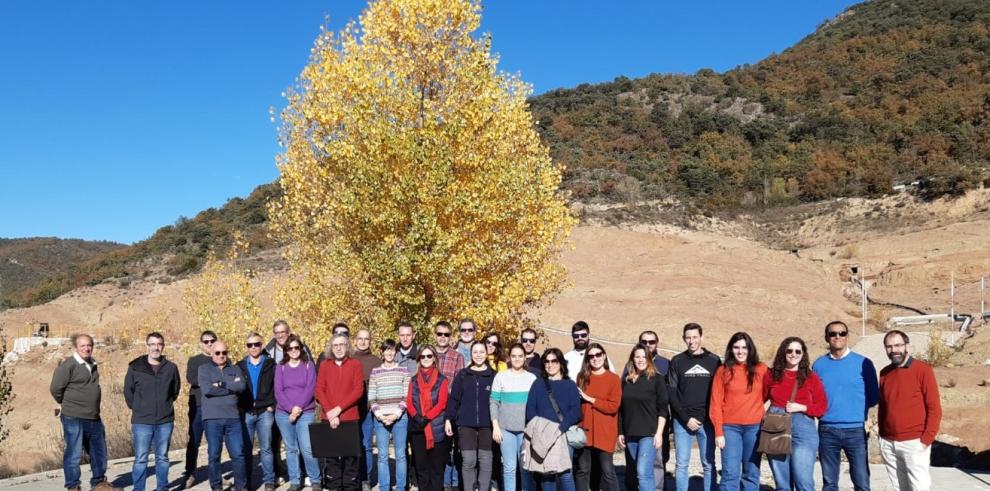 Foto de familia de los grupos de investigación para la descontaminación del lindano y de la dirección general de Calidad Ambiental.