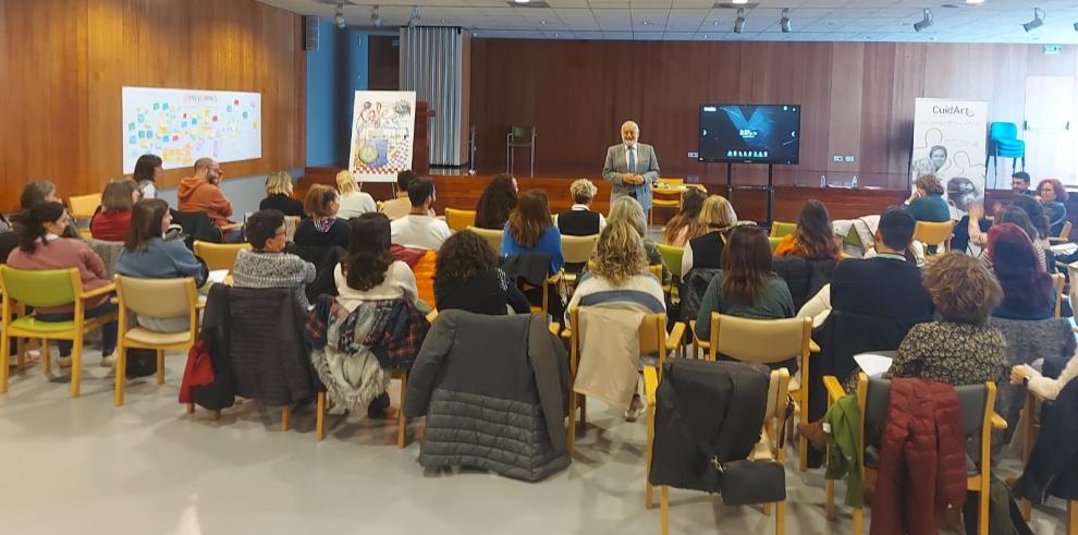 La XV Jornada CuidArte ha reunido a medio centenar de profesionales de los servicios sociales en Zaragoza