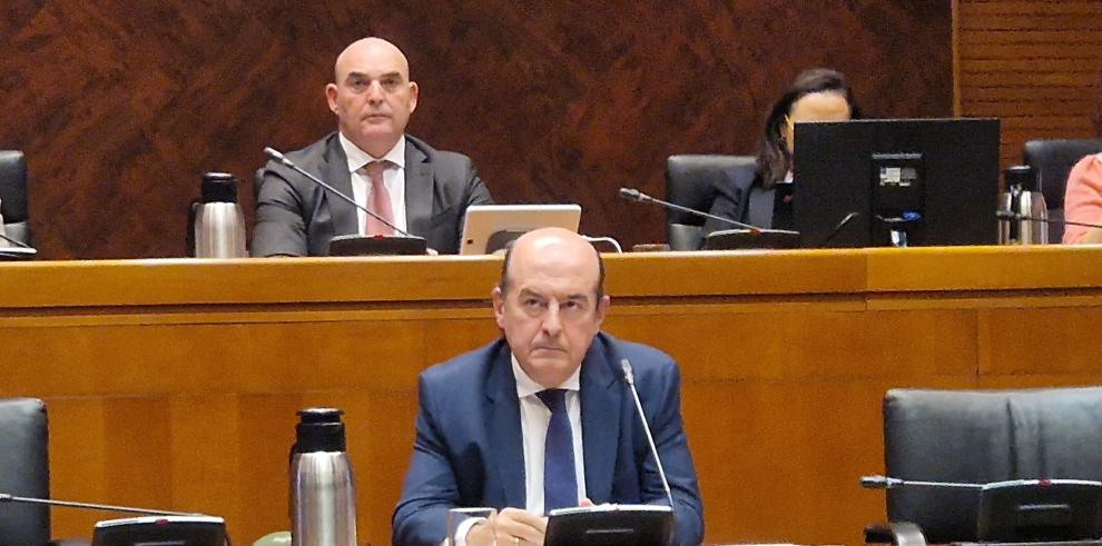 El director general de Asistencia Sanitaria, Ramón Boria, comparece en la Comisión de Sanidad de las Cortes de Aragón