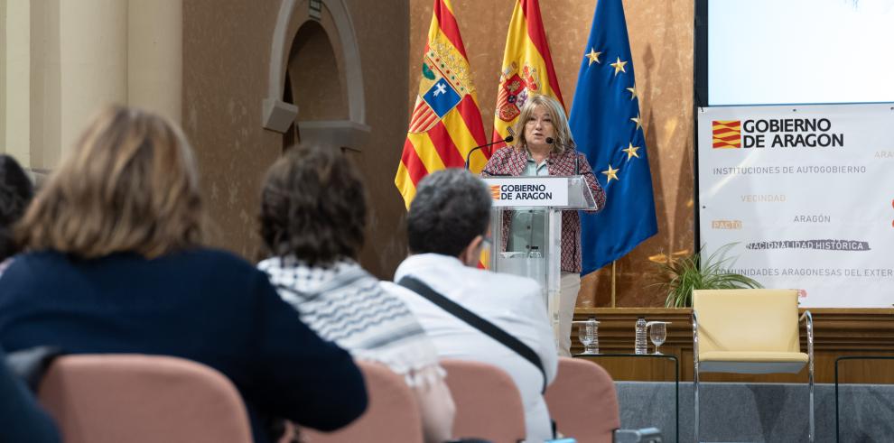 La consejera de Presidencia, Interior y Cultura, Tomasa Hernández, ha inaugurado la jornada 'Inteligencia artificial: retos, riesgos y oportunidades'.