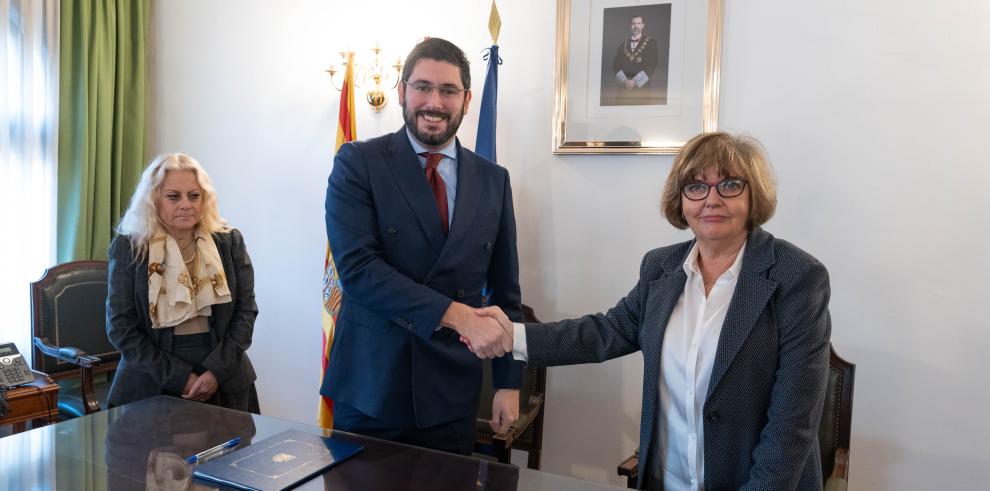 Alejandro Nolasco y Asunción Losada. A la izquierda, Esmeralda Pastor