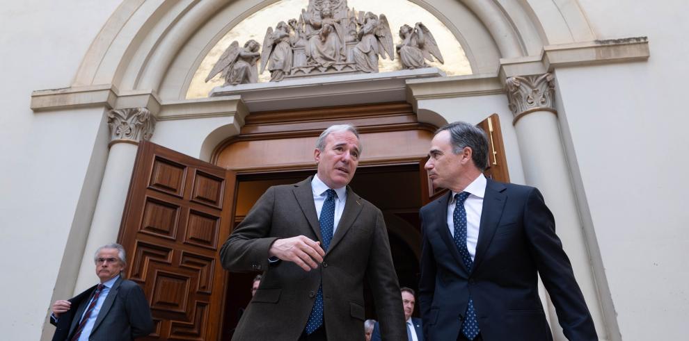 Jorge Azcón, junto al nuevo presidente del Consejo Consultivo de Aragón, Xabier de Pedro.