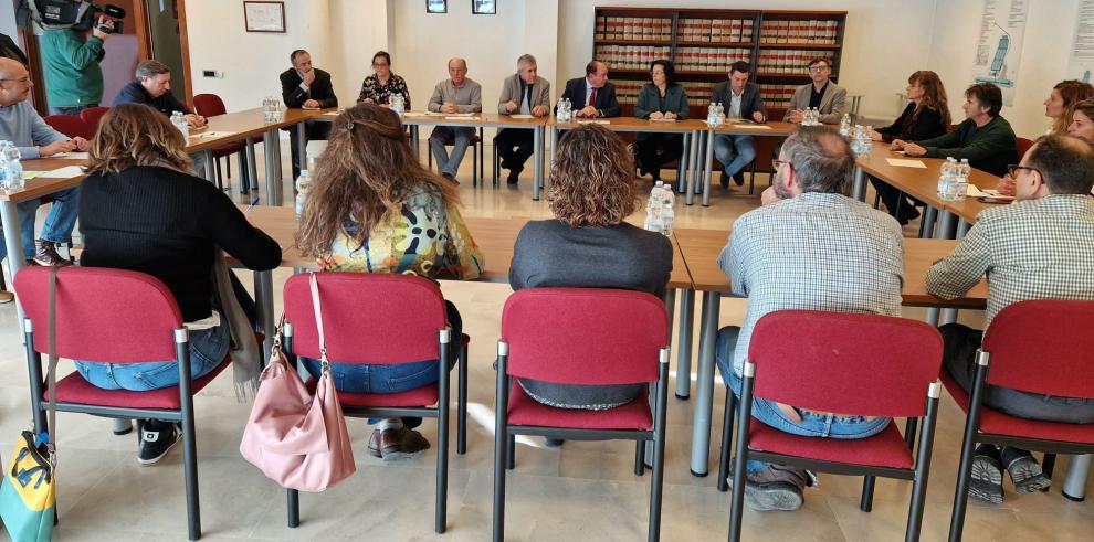 El consejero Samper se reúne con las OCAS de Teruel