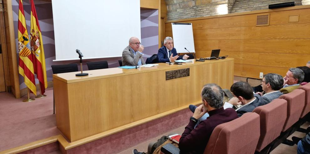 El consejero de Agricultura , Ganadería y Alimentación se ha reunido con los técnicos de las OCAS de la provincia de Zaragoza