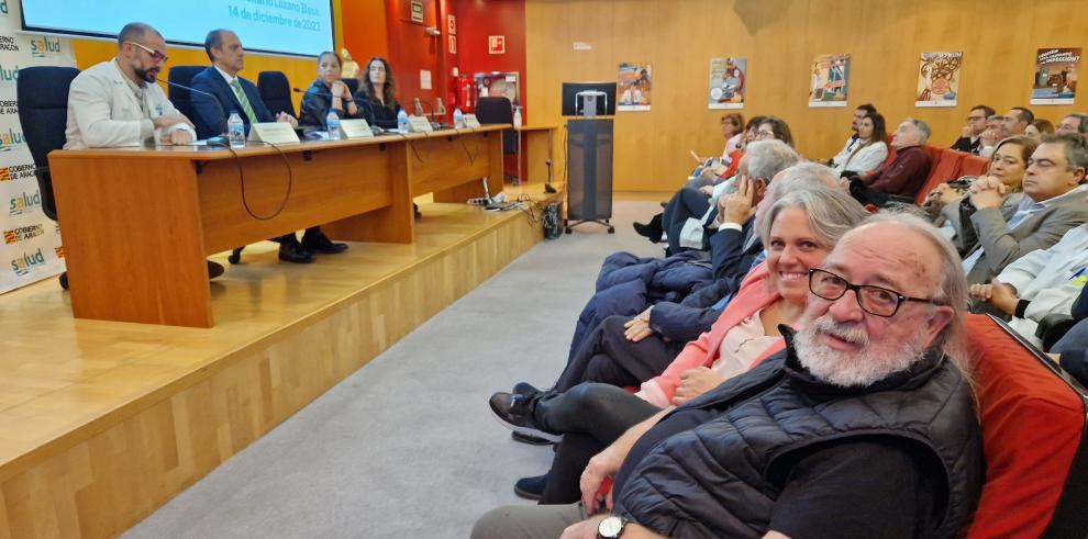 El consejero de Sanidad ha inaugurado la jornada celebrada en el Clínico. En primer plano, Luis Marco, primer paciente que recibió un trasplante hepático en Aragón