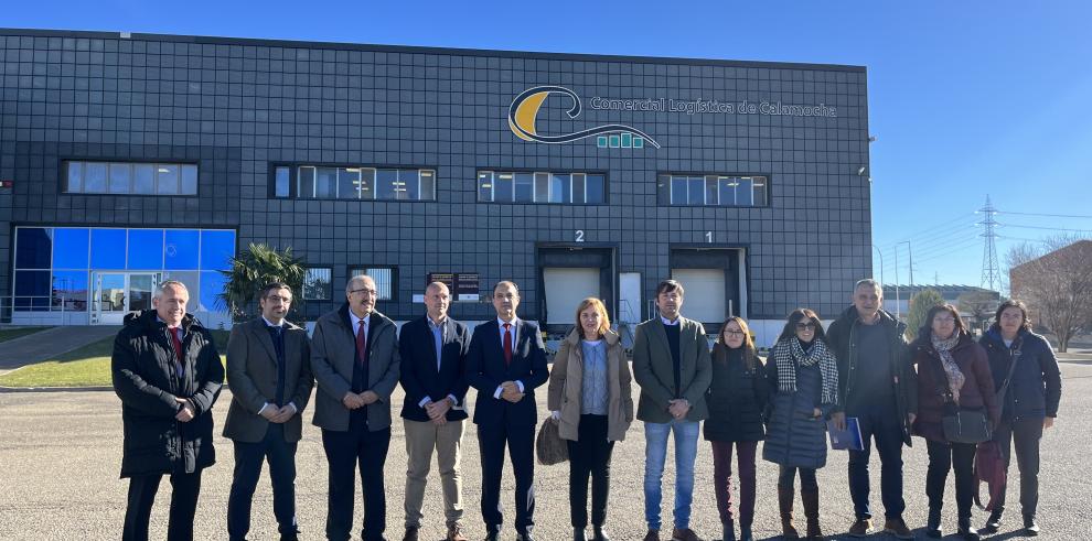 El consejero de Sanidad visita la empresa Comercial Logística de Calamocha,  del Grupo Vall Companys.