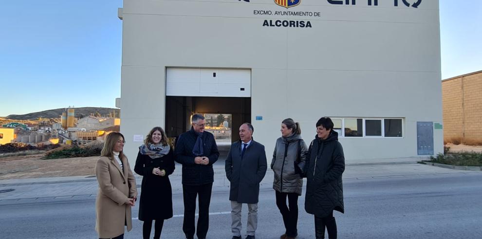 Blasco, junto al alcalde y parte de la corporación municipal en el polígono El Royal.