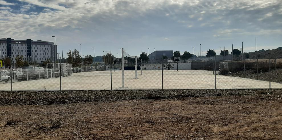 Zona deportiva y patio de recreo habilitada para uso por los alumnos del colegio Parque Venecia.