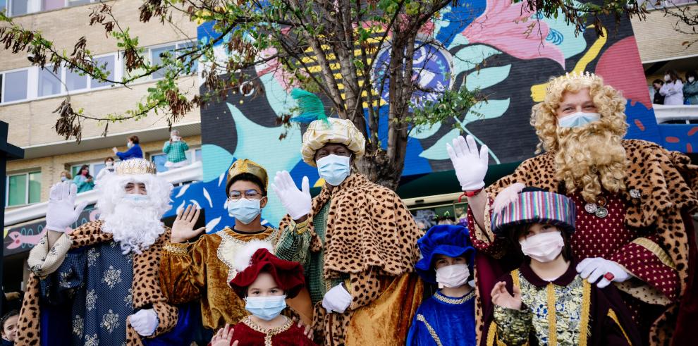 Los Reyes Magos llevan la ilusión al Hospital Infantil de Zaragoza