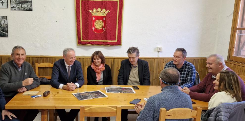 El director gerente de IAA, Luis Estaún, ha mantenido hoy una reunión en Piedrafita de Jaca,
