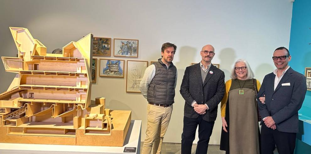 Julio Ramón, Pablo Pérez Palacio, Ana Palacio y Pedro Olloqui en la inauguración de la exposición dedicada a José Manuel Pérez Latorre en el IAACC Pablo Serrano.