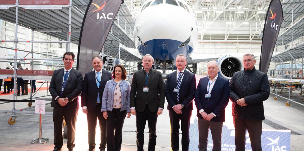 El presidente Azcón firma un convenio con PLD Space e inaugura la nave de pintura de aviones de IAC