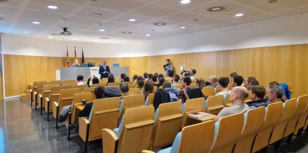 El consejero de Sanidad, José Luis Bancalero, recibe a los residentes de último año de Medicina de Familia y Comunitaria.