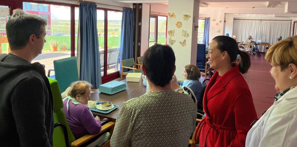 Susín ha estado visitando las instalaciones y las dos unidades de convivencia de la residencia Ciudad de Huesca