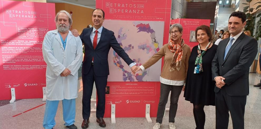De izquierda a derecha, el Dr. Antón, el consejero Bancalero, Amparo Magallón, de la Asociación de Pacientes, la Dra.  Palazón y D. Marín de Gileadn, director de Oncología de la farmacéutica Gilead y Patricia palazón, gerente del Sector Zay ,