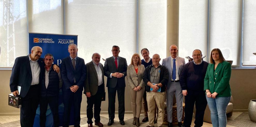 El consejero Manuel Blasco, en el cierre de la jornada, junto a otros representantes institucionales.