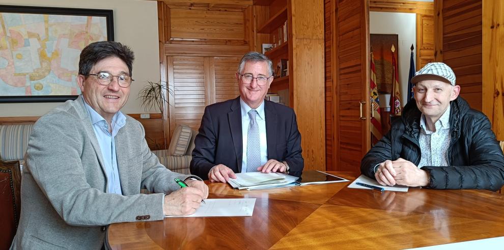 Calvo, Blasco y Otín, en una reunión de trabajo sobre el Parque Natural de la Sierra y los Cañones de Guara.