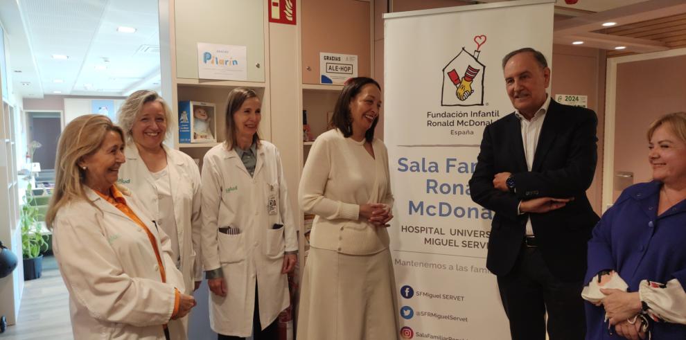 La consejera Susín ha conocido hoy las instalaciones de la sala familiar del Materno-Infantil, sostenida por la Fundación Ronald McDonald