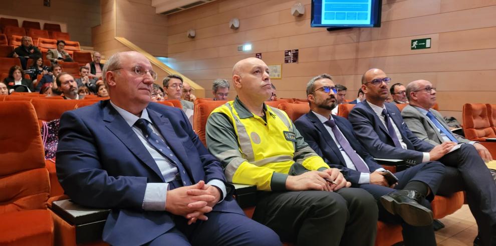 Miguel Ángel Anía, en primer plano, durante la celebración de la jornada de hoy.