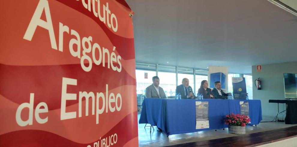 La directora del INAEM ha inaugurado la feria junto al alcalde de Calatayud