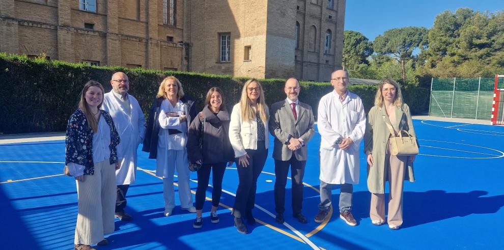 El director general de Salud Mental, con la directora del CRP Nuestra Señora del Pilar y trabajadores del centro