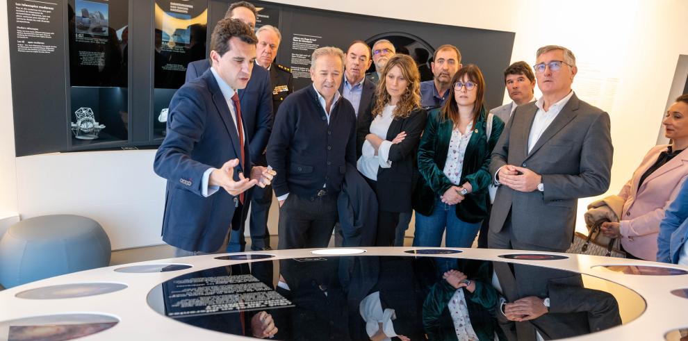 El consejero de Medio Ambiente y Turismo, Manuel Blasco, asiste al acto con motivo del primer aniversario de la apertura de Galáctica, en Arcos de las Salinas (Teruel)