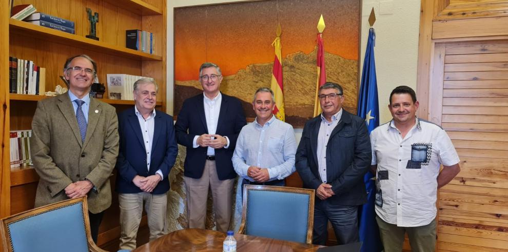 Blasco, en la reunión mantenida con los regantes del Matarraña esta semana.