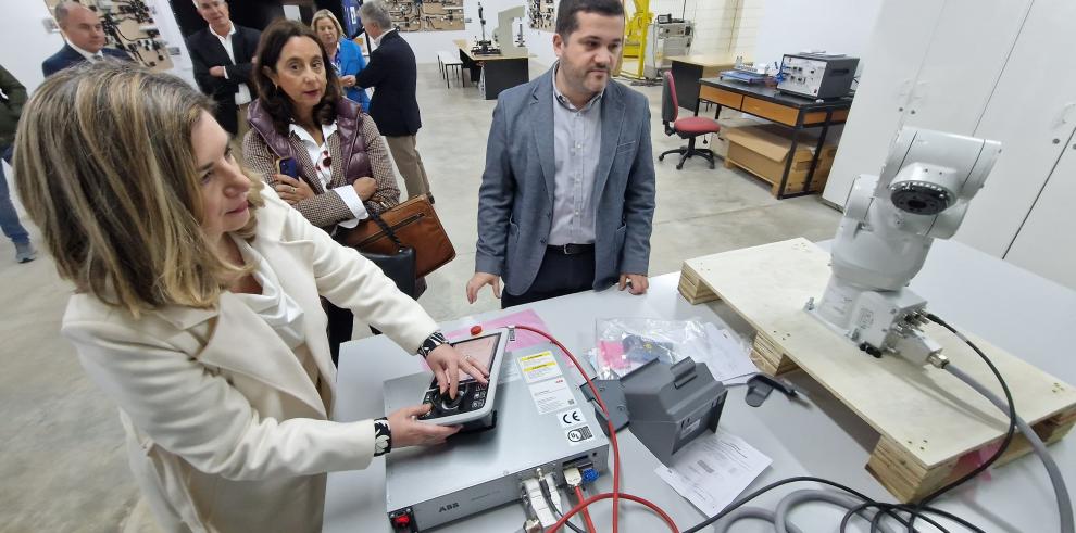 La consejera ha visitado el campus, antes de presidir la primera reunión de la comisión técnica.