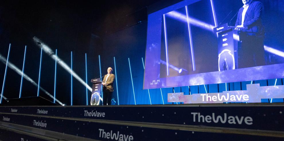Azcón clausura la primera jornada de The Wave