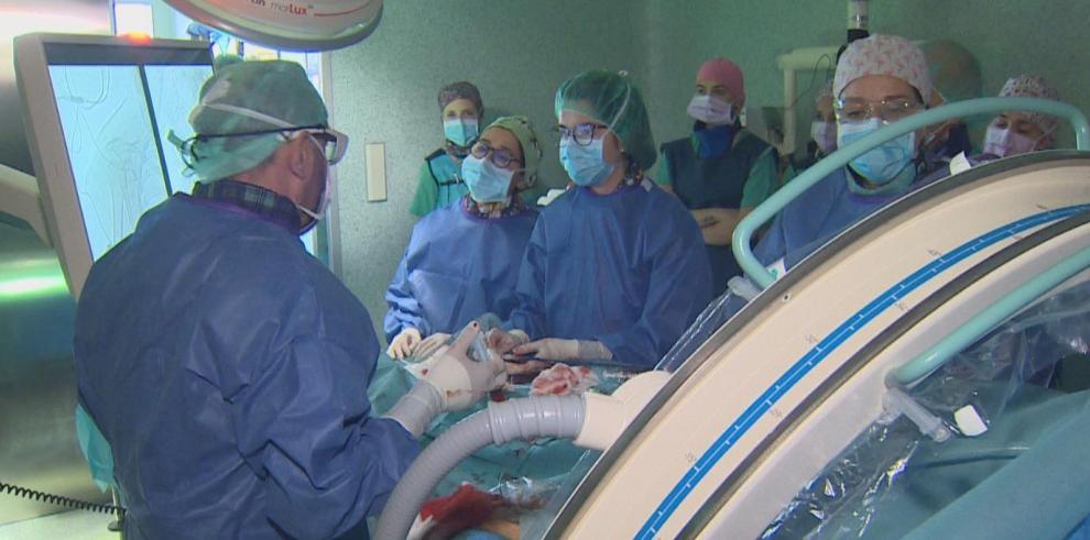 Imagen de la intervención realizada pro el servicio de Cirugía vascular del Servet