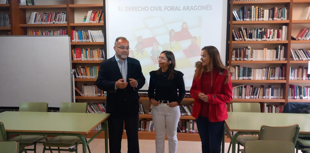 Las charlas sobre el Estatuto de Autonomía, el derecho foral y la historia y símbolos de Aragón han llegado hoy al IES Pirineos de Jaca.