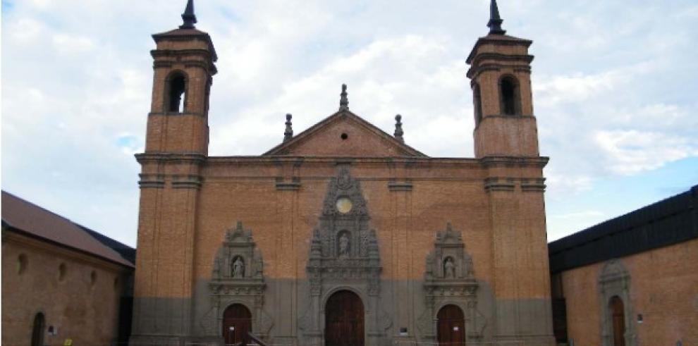 Fachada de la iglesia con las dos torres en las que se va a actuar.