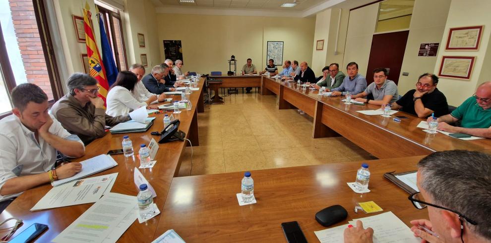 Angel Samper, consejero de Agricultura, Ganadería y Alimentación se ha reunido esta mañana con representantes de ASAJA, ARAGA, UAGA y UPAy FACA.