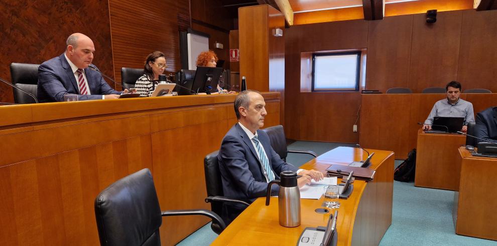 El consejero de Sanidad, José Luis Bancalero Flores, comparece en la Comisión de Sanidad de las Cortes de Aragón