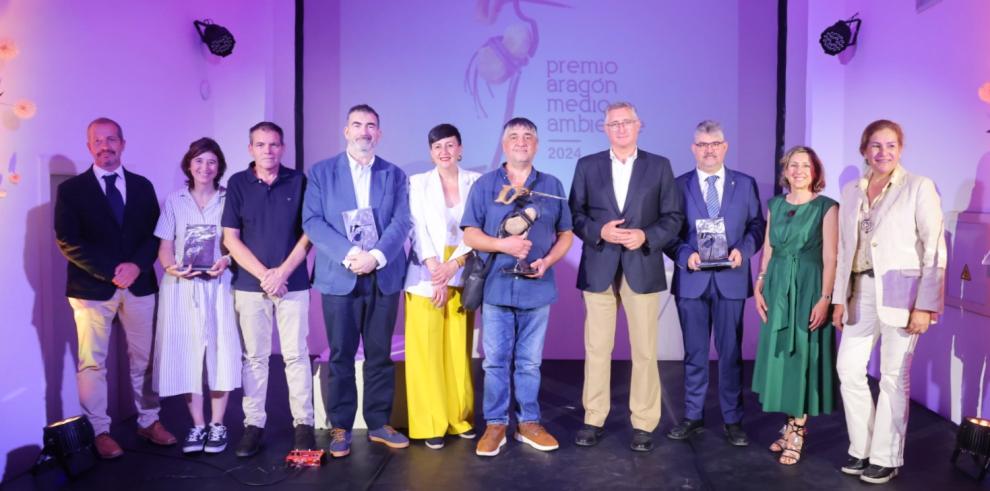 Blasco y Giménez, junto a los premiados y otros representantes institucionales.