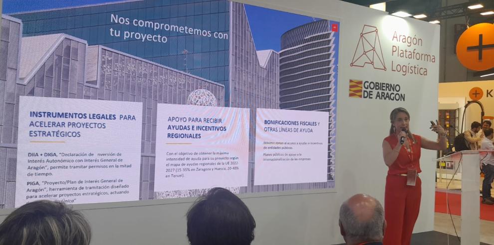 Raquel Campos, durante su intervención en el stand de APL