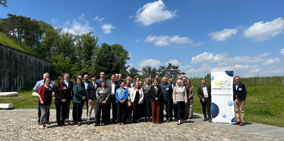 La directora general de Promoción Industrial e Innovación, Mar Paños, ha participado en la reunión